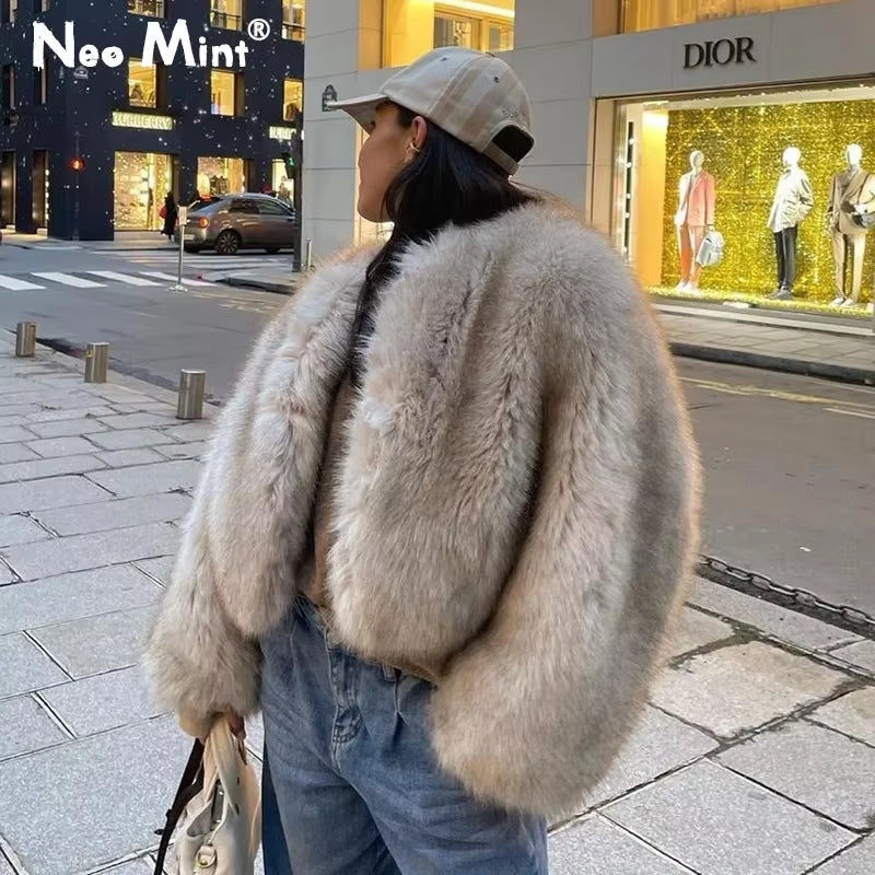 Iconic Street Fashion Week Luxury Brand Gardient Cropped Faux Fur Coat Women Winter 2024 Hot Cool Girls Fluffy Short Fur Jacket